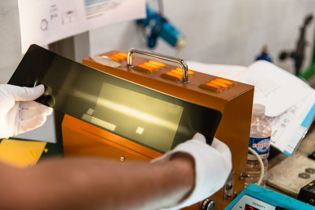 Techniques utilisées en radiographie industrielle , Haned controle